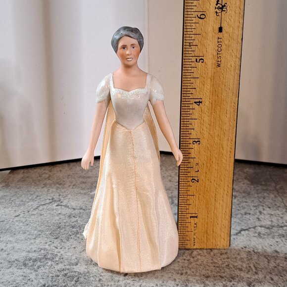 ELEANOR ROOSEVELT HALF DOLL 6" Tall Great American Women US HISTORICAL SOCIETY - Picture 10 of 10